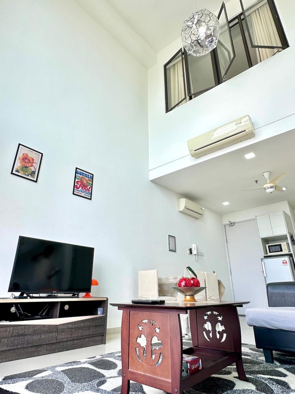 Bright & Cozy Loft In I-city, 2-4pax